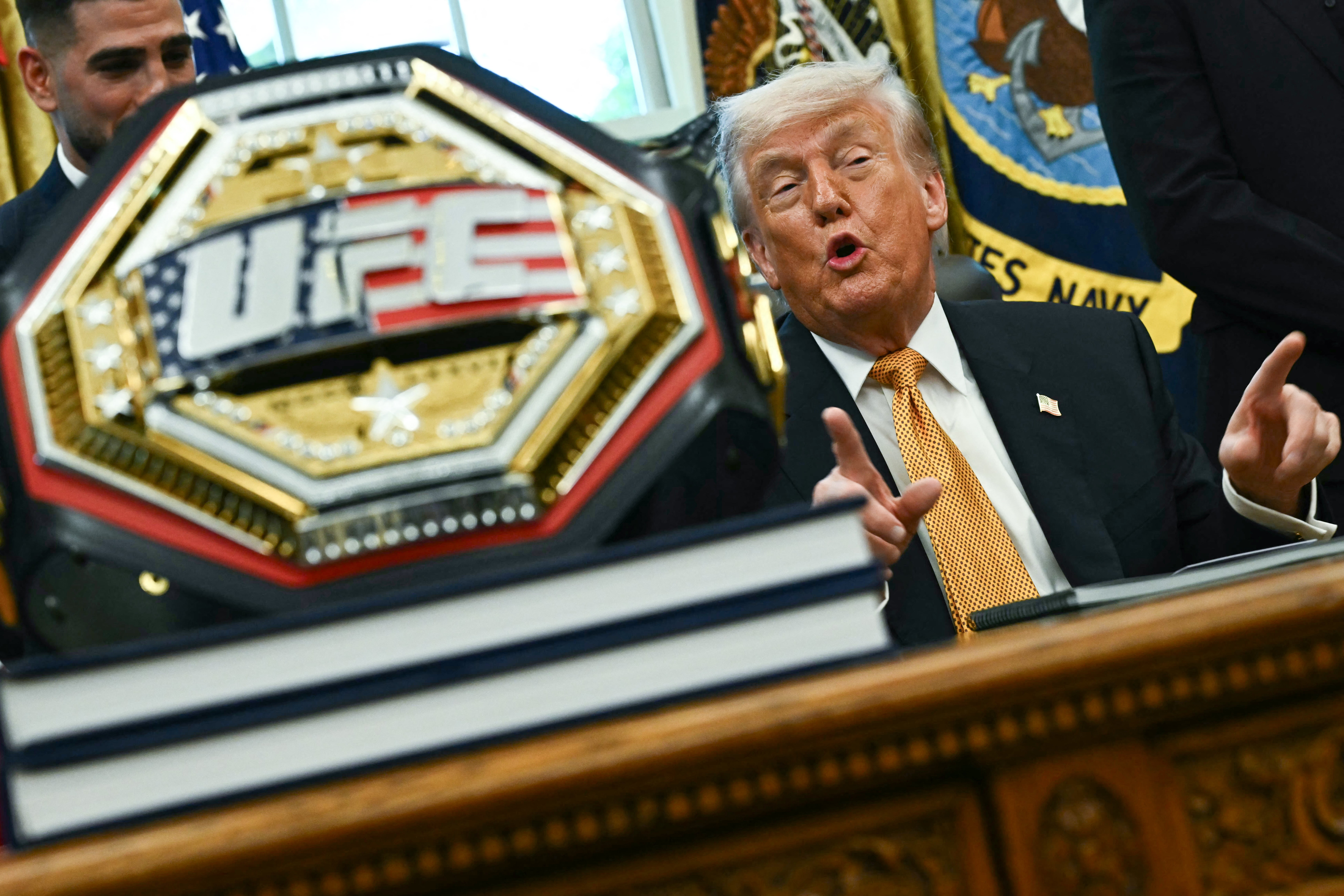 Trump celebrará sus 80 años con una pelea de UFC en la Casa Blanca, aunque varias figuras ya cancelaron su asistencia