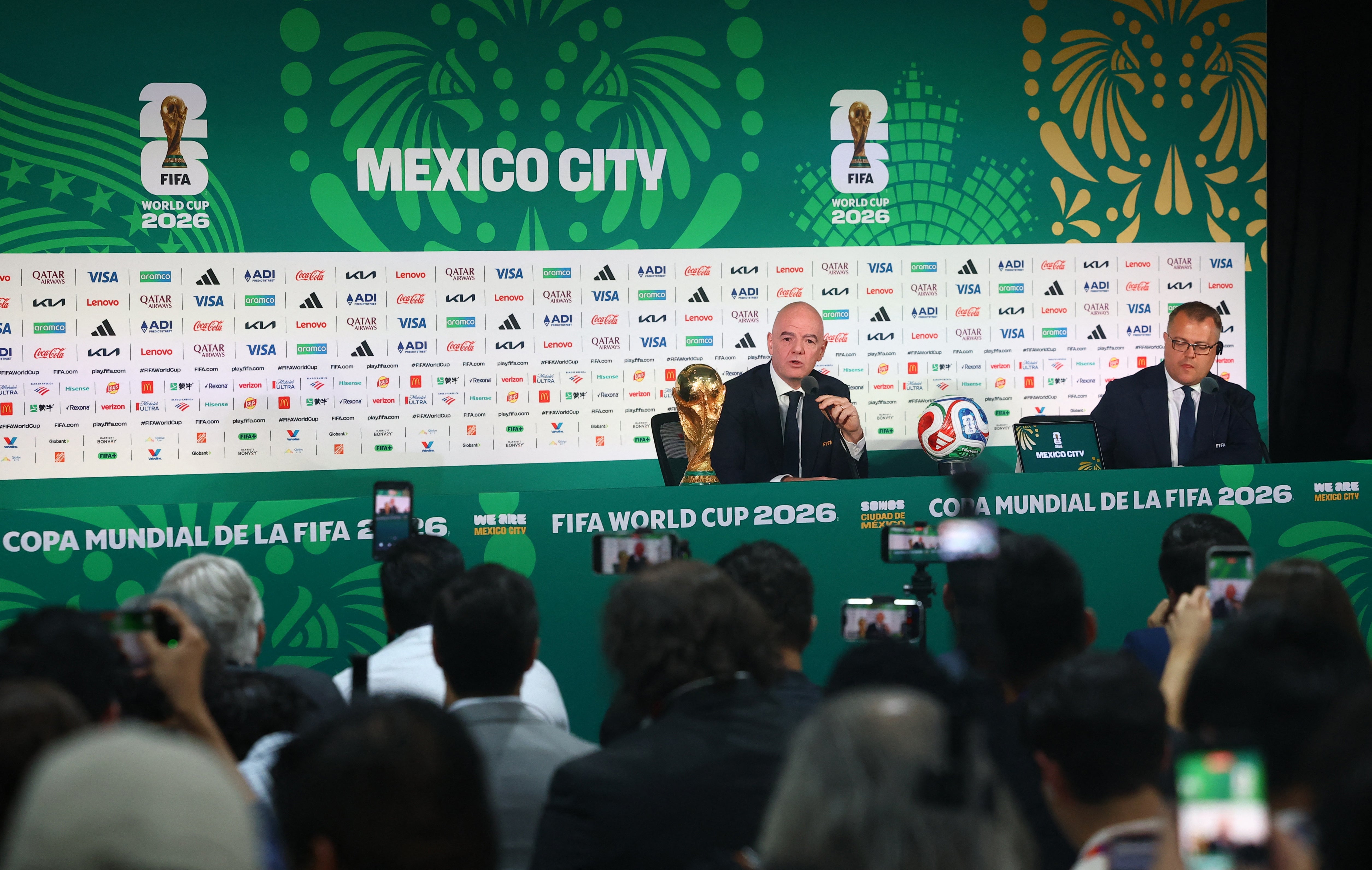 El presidente de la FIFA, Gianni Infantino, en una rueda de prensa en el Estadio Azteca, Ciudad de México