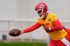 Chiefs reestructuran contrato de Mahomes y podrá ganar más de 500 millones, dice fuente de AP