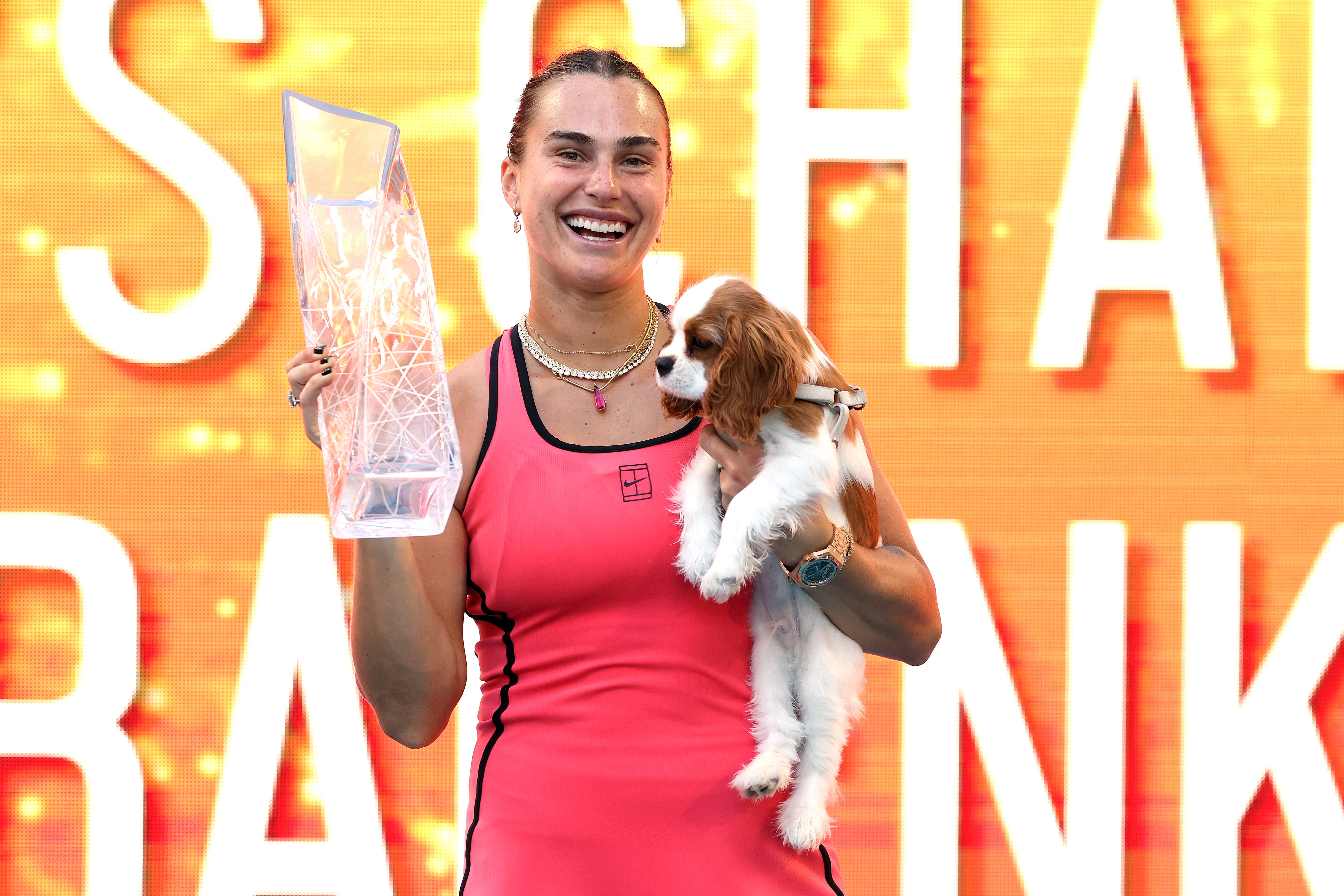 Aryna Sabalenka celebró su victoria en el Abierto de Miami junto a su perrita Ash