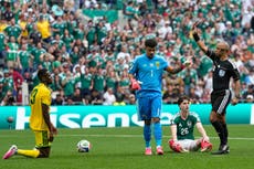 3 tarjetas rojas marcan el partido inaugural del Mundial entre México y Sudáfrica