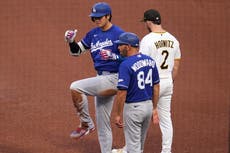 Ohtani sale ante Piratas en la séptima entrada por inflamación en la rodilla