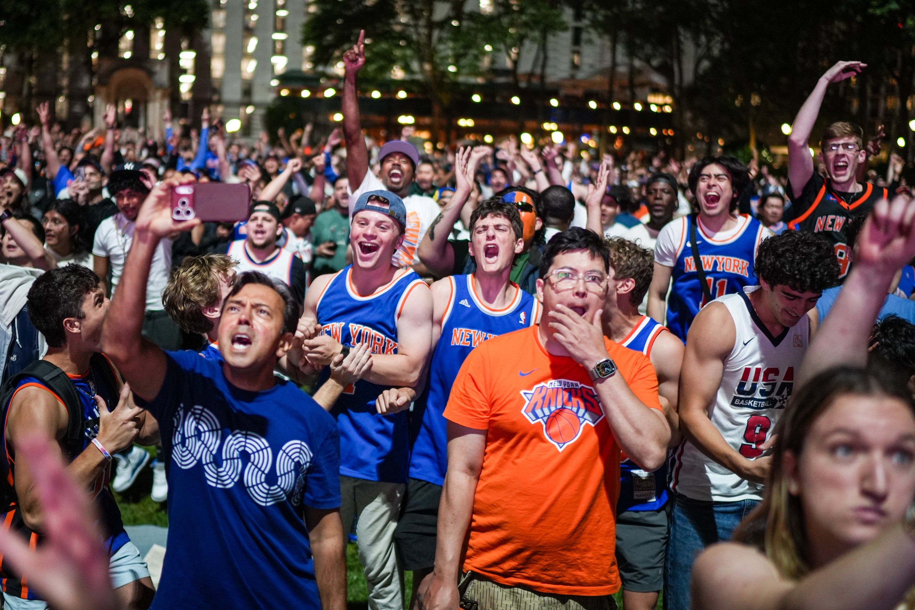 La fiebre de los Knicks choca con el Mundial y los bares de fútbol de Nueva York lo equilibran