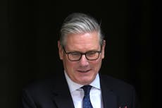 Premier británico afirma que permanecerá en el cargo tras renuncia del ministro de Defensa