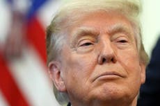 Jueza extiende bloqueo al “fondo antipolitización” de Trump por 1.800 millones de dólares
