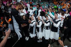 Aficionados de Spurs aún creen que pueden remontar el 1-3 ante Knicks y ganar su 6to título NBA