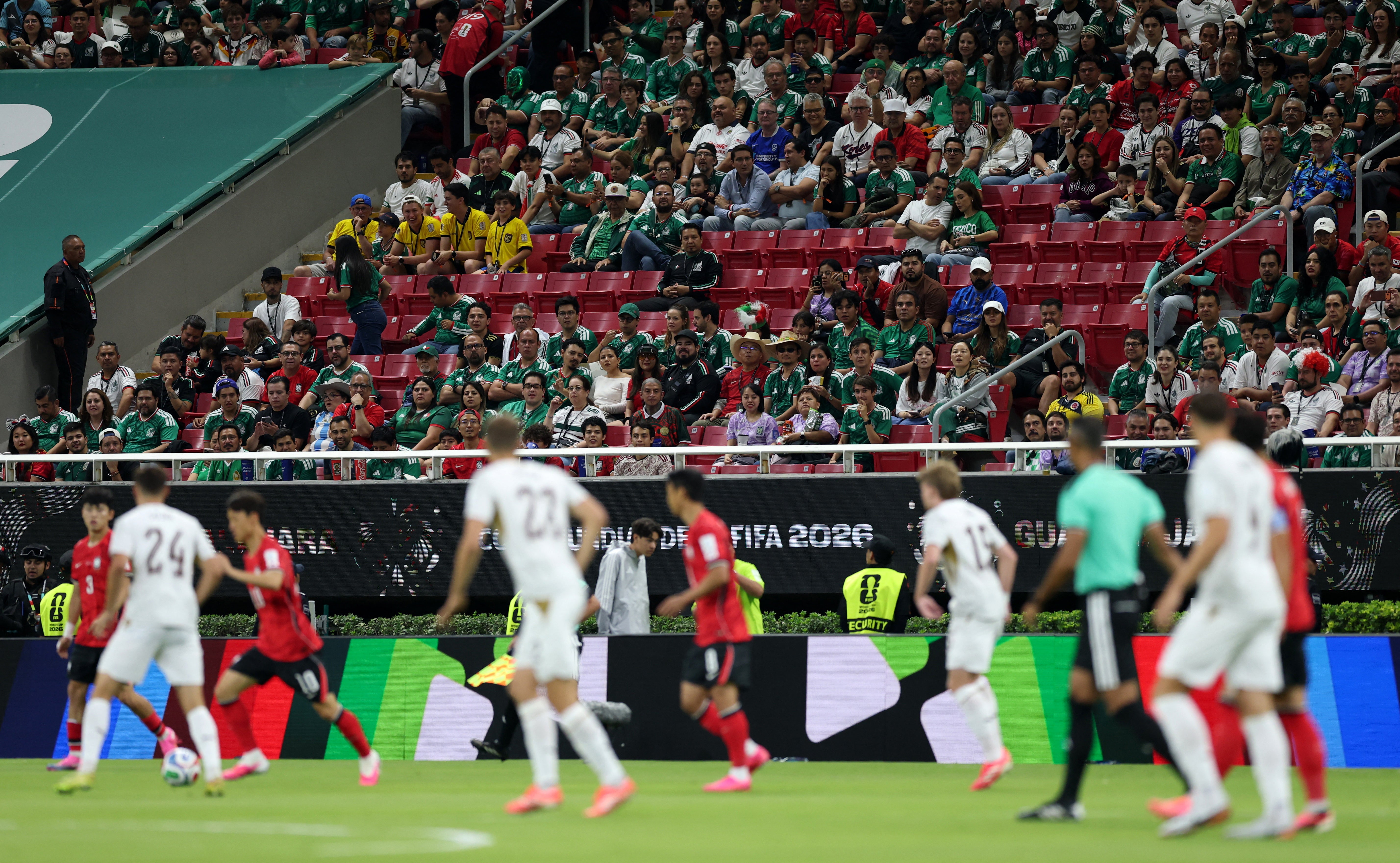El alto precio de las entradas dejó miles de asientos vacíos en un partido del Mundial