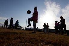 Grupos jurídicos que ayudan a niños migrantes en EEUU dicen recibir visitas intimidatorias del ICE