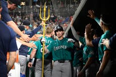 Colt Emerson pega jonrón y Marineros vencen 10-2 a Nacionales tras larga demora por lluvia