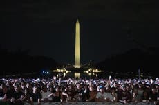 Dentro de la multitud atraída por la inusual noche de UFC de Trump en la Casa Blanca