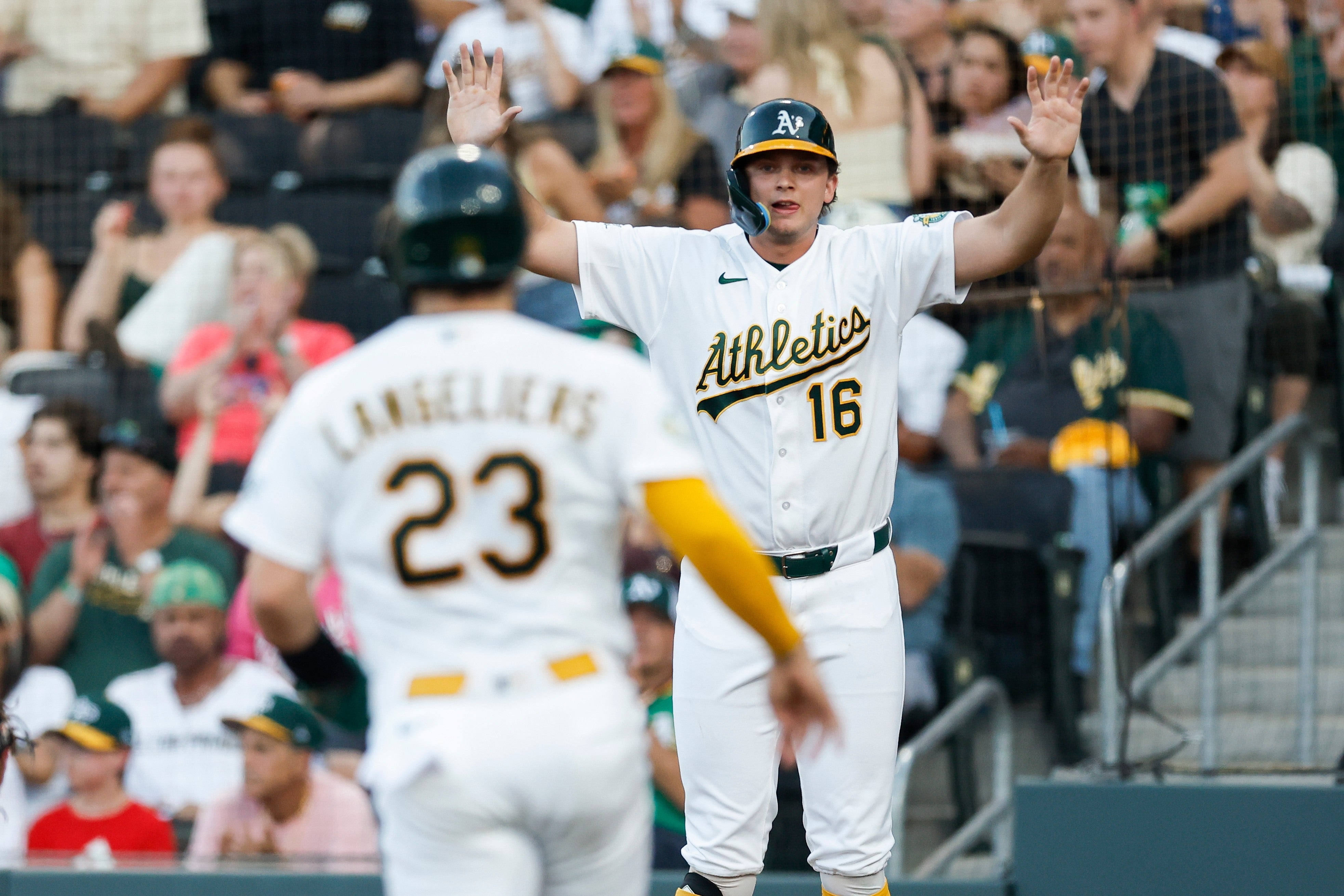 Un doble clave de Tyler Soderstrom impulsa otra remontada y los Atléticos ganan 7-5 a Rockies