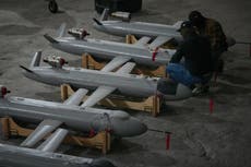 Ataques de drones ucranianos matan a una persona y provocan un incendio en planta petrolera en Rusia
