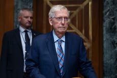 Exlíder del Senado Mitch McConnell está hospitalizado
