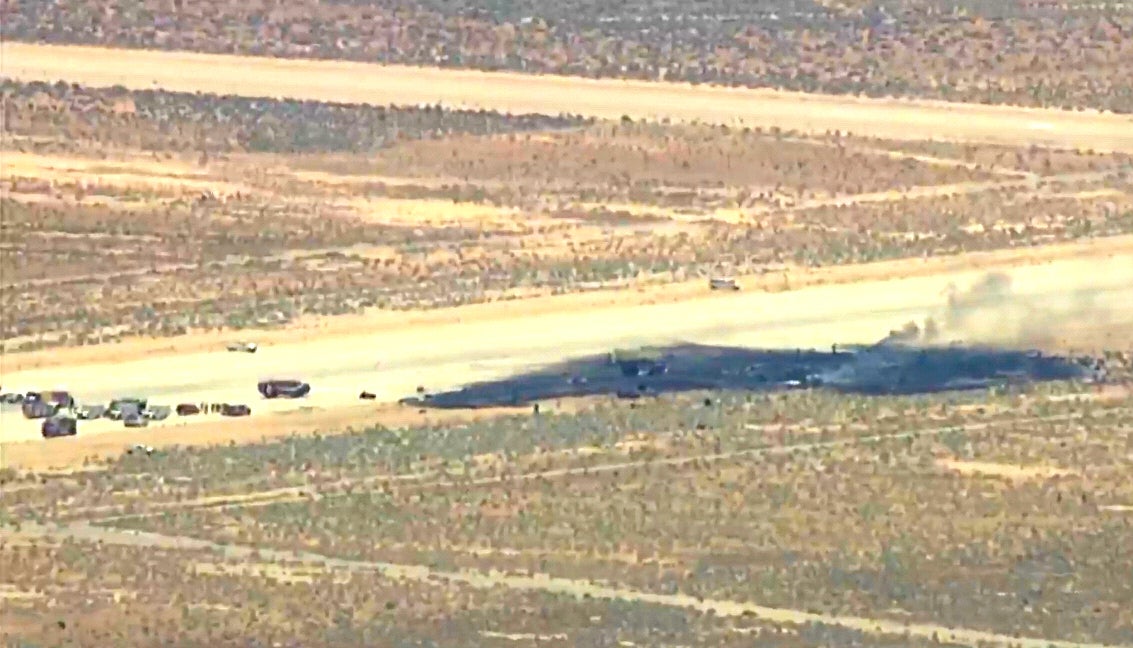 CALIFORNIA-AVIÓN MILITAR ESTRELLADO