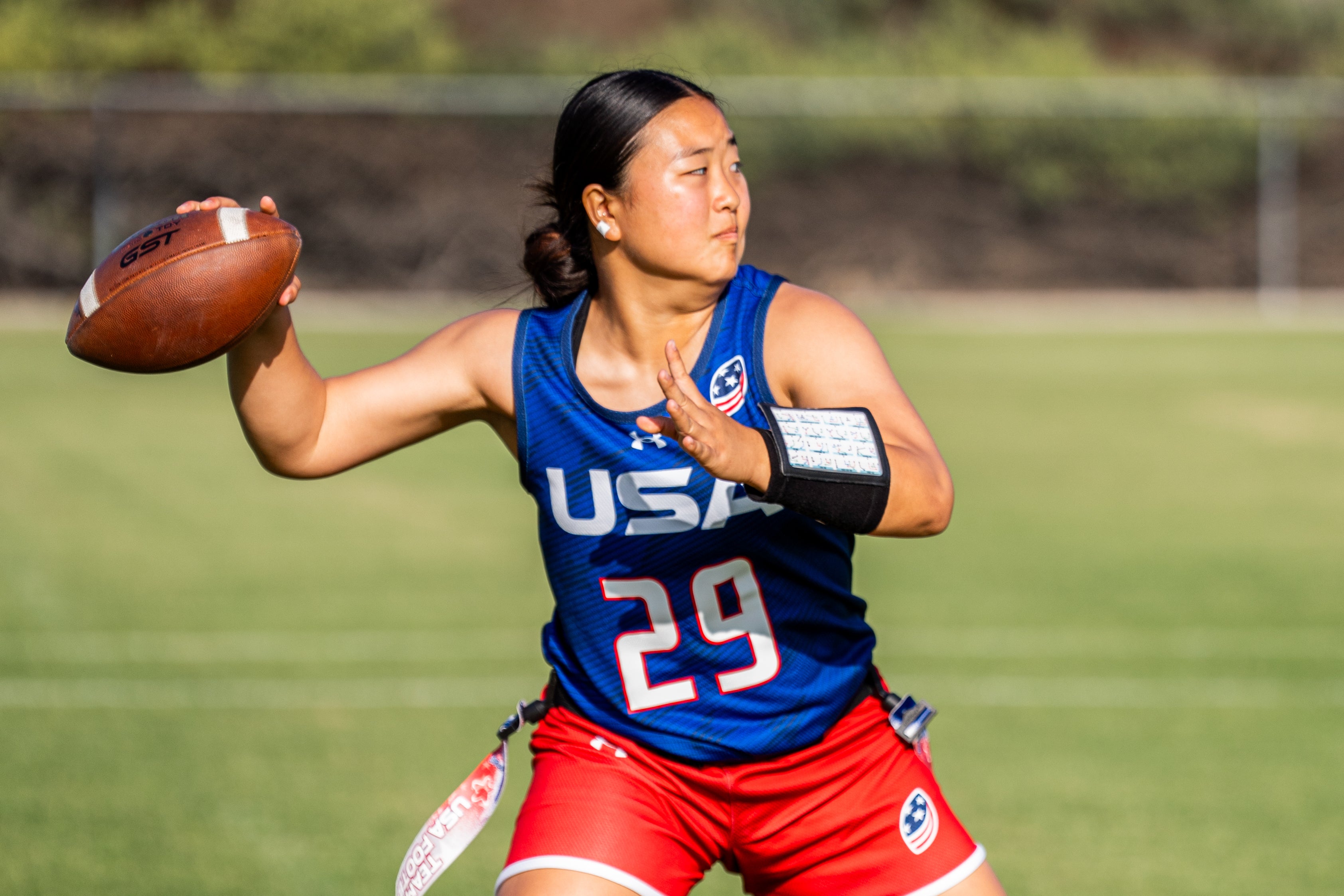 El equipo femenino de flag football de EEUU recibe sangre joven antes del Mundial