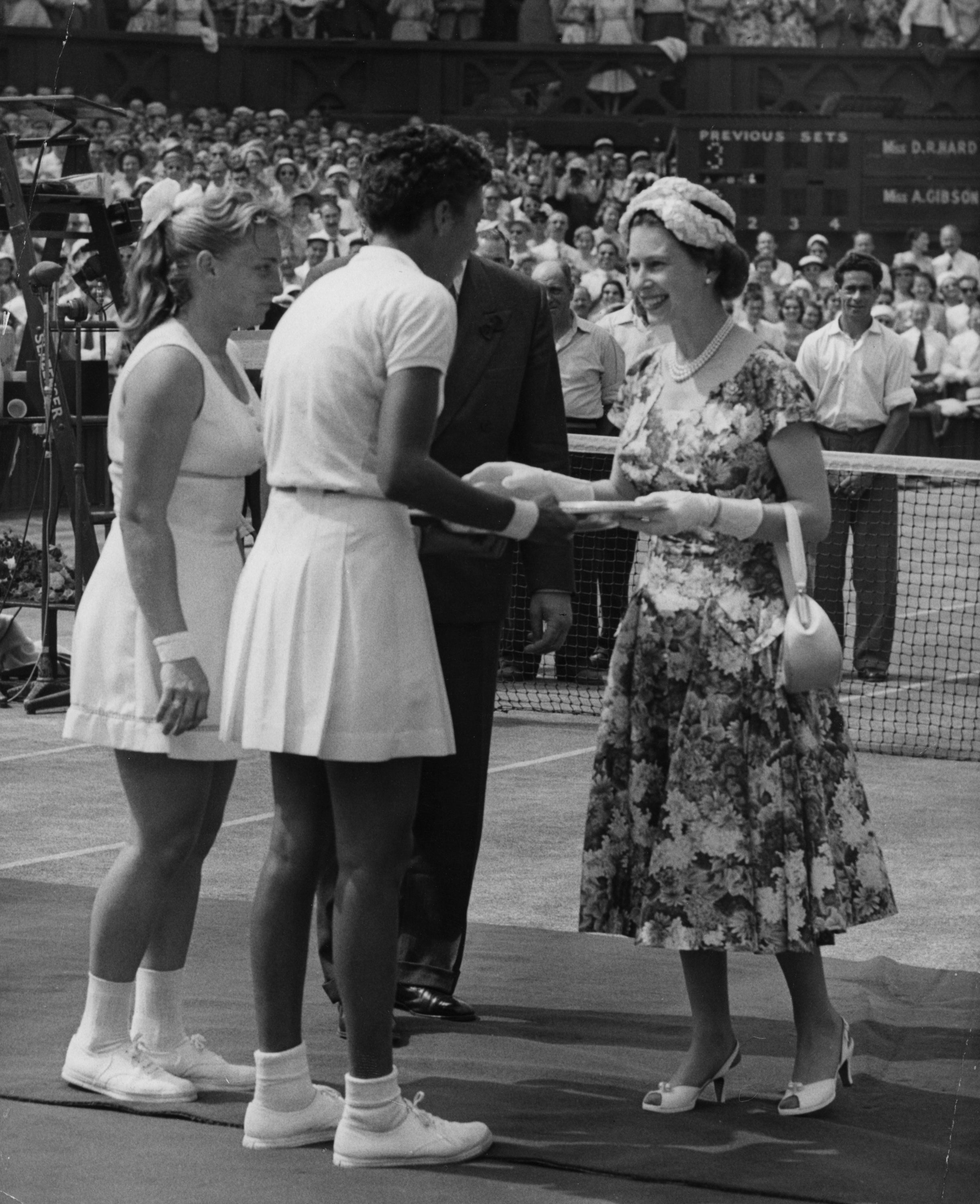 La difunta reina en Wimbledon en 1957
