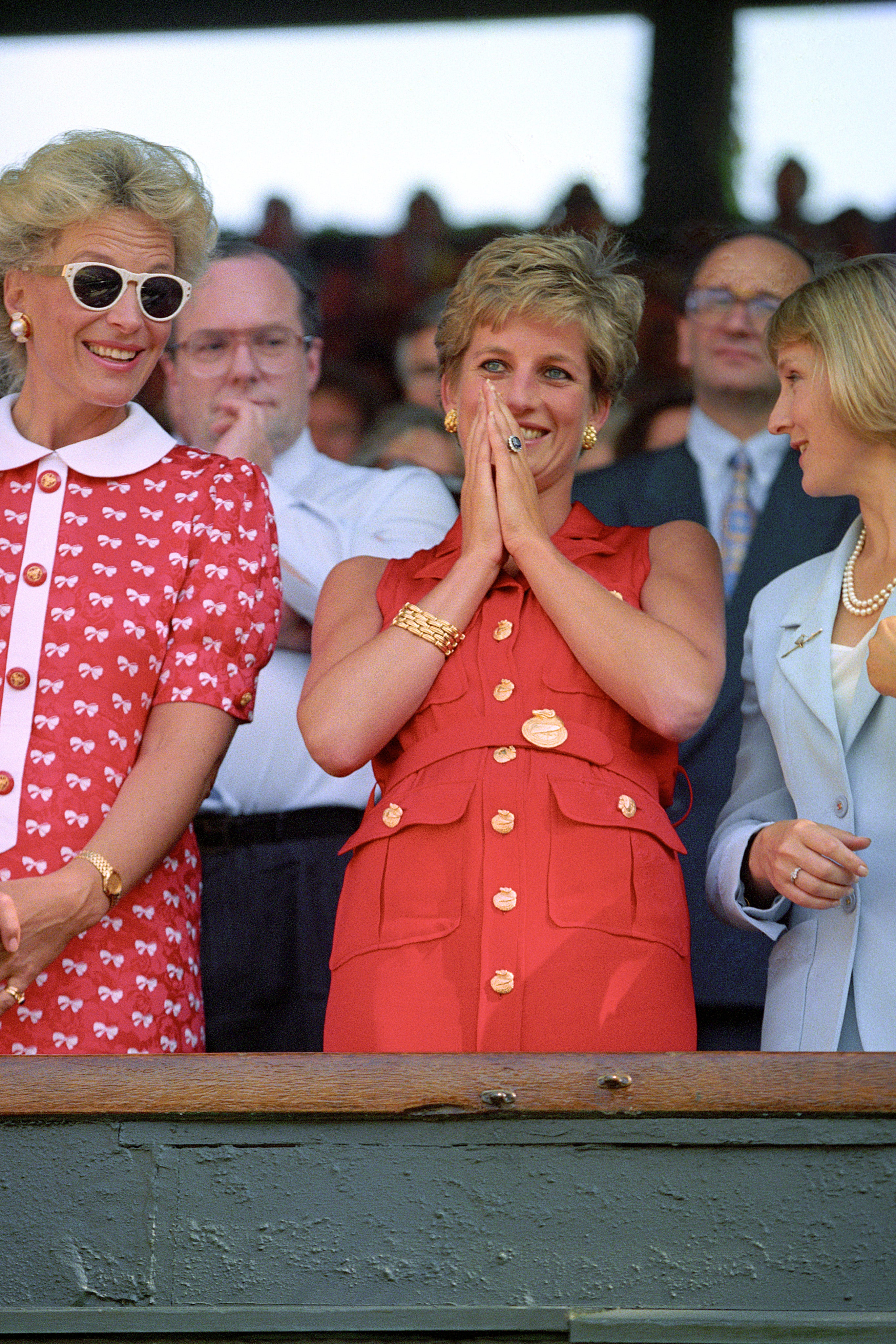 Diana se vistió de rojo y dorado para la final del torneo individual masculino de Wimbledon de 1994