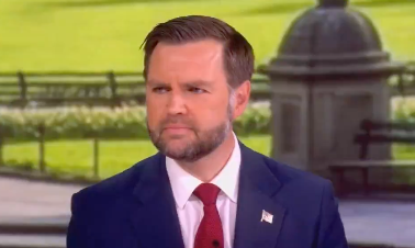 J. D. Vance visitó ‘The View’ para conversar sobre su nuevo libro con las seis panelistas del exitoso programa