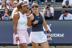 Serena Williams pierde en su presentación de dobles con Muchova en Berlín