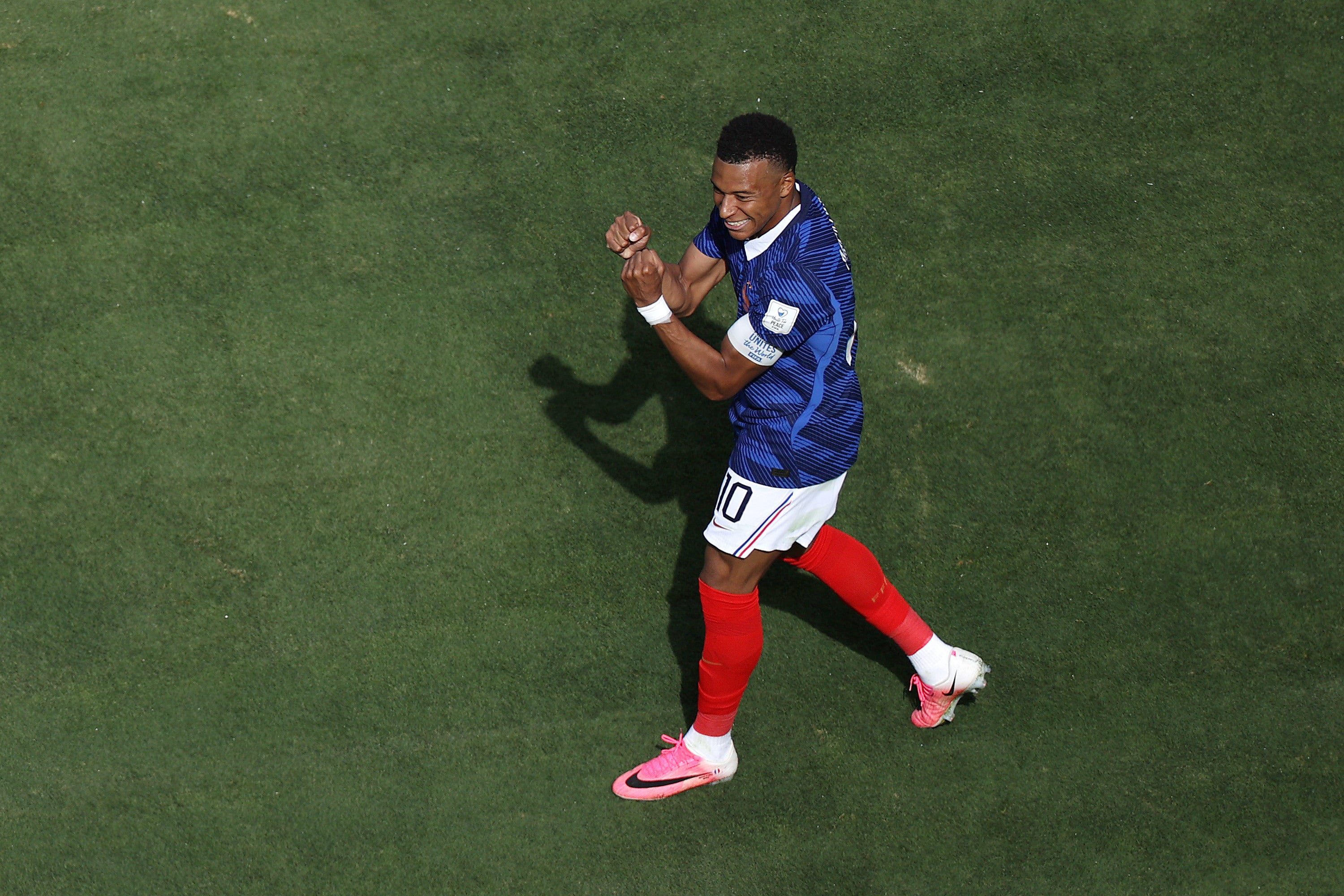 Kylian Mbappé firma su 13er gol en mundiales y rompe empate con Pelé