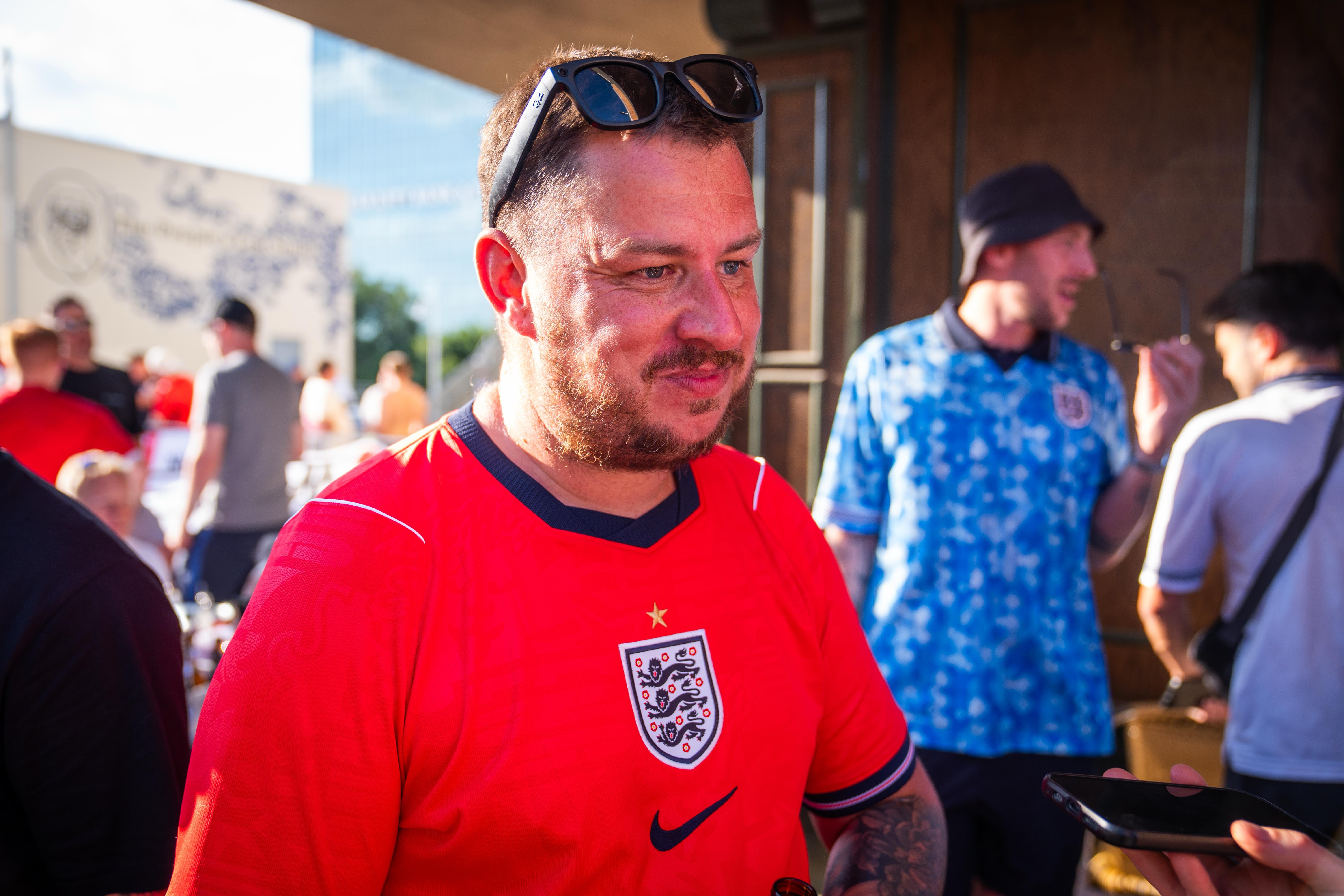 John Gallivan logró negociar precios especiales para la cerveza destinada a los aficionados de Inglaterra