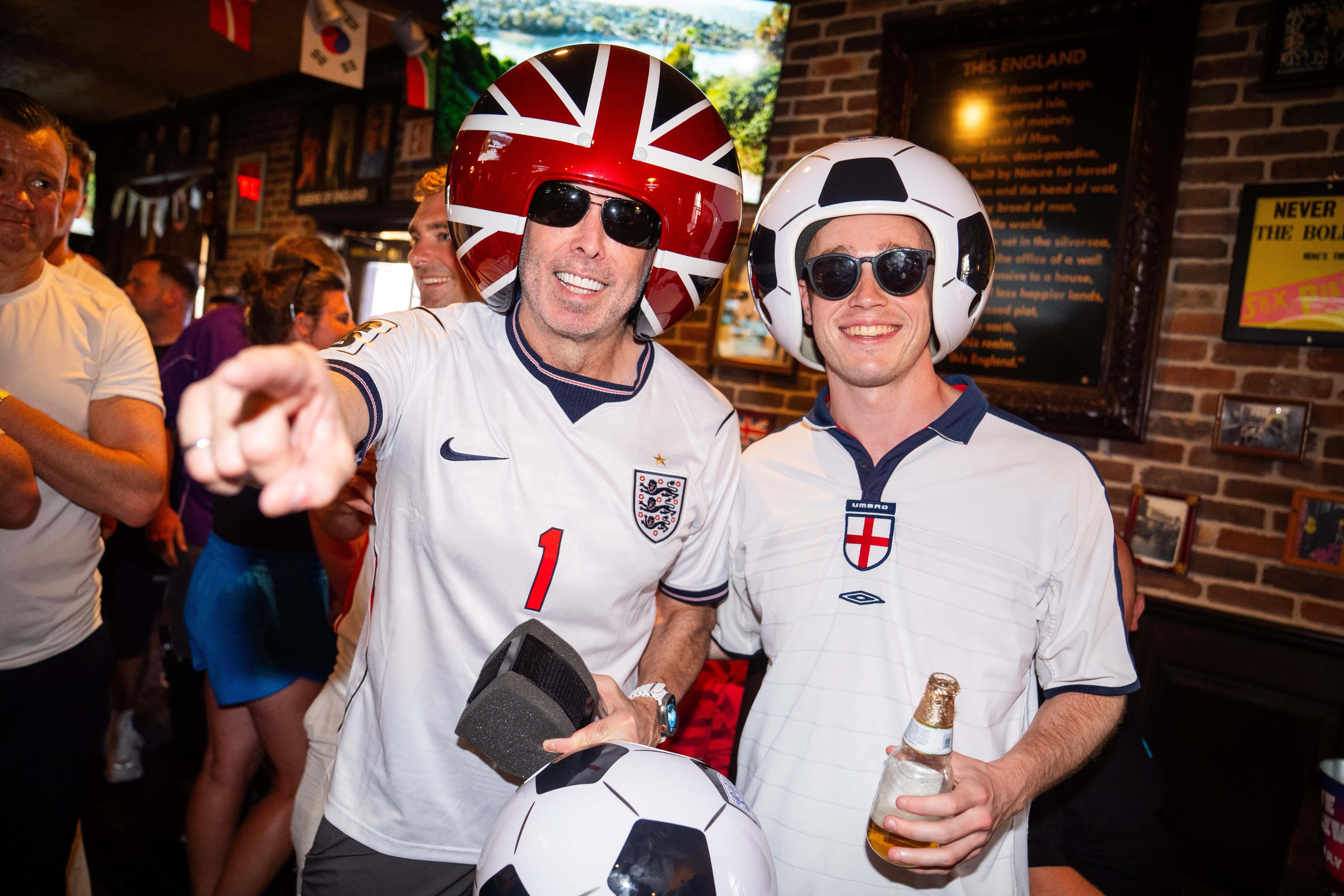 Aficionados de Inglaterra asistieron disfrazados al evento celebrado el martes