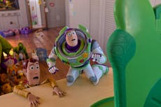 “Toy Story 5” se mantiene en 1er lugar en cines dejando atrás a “Supergirl”