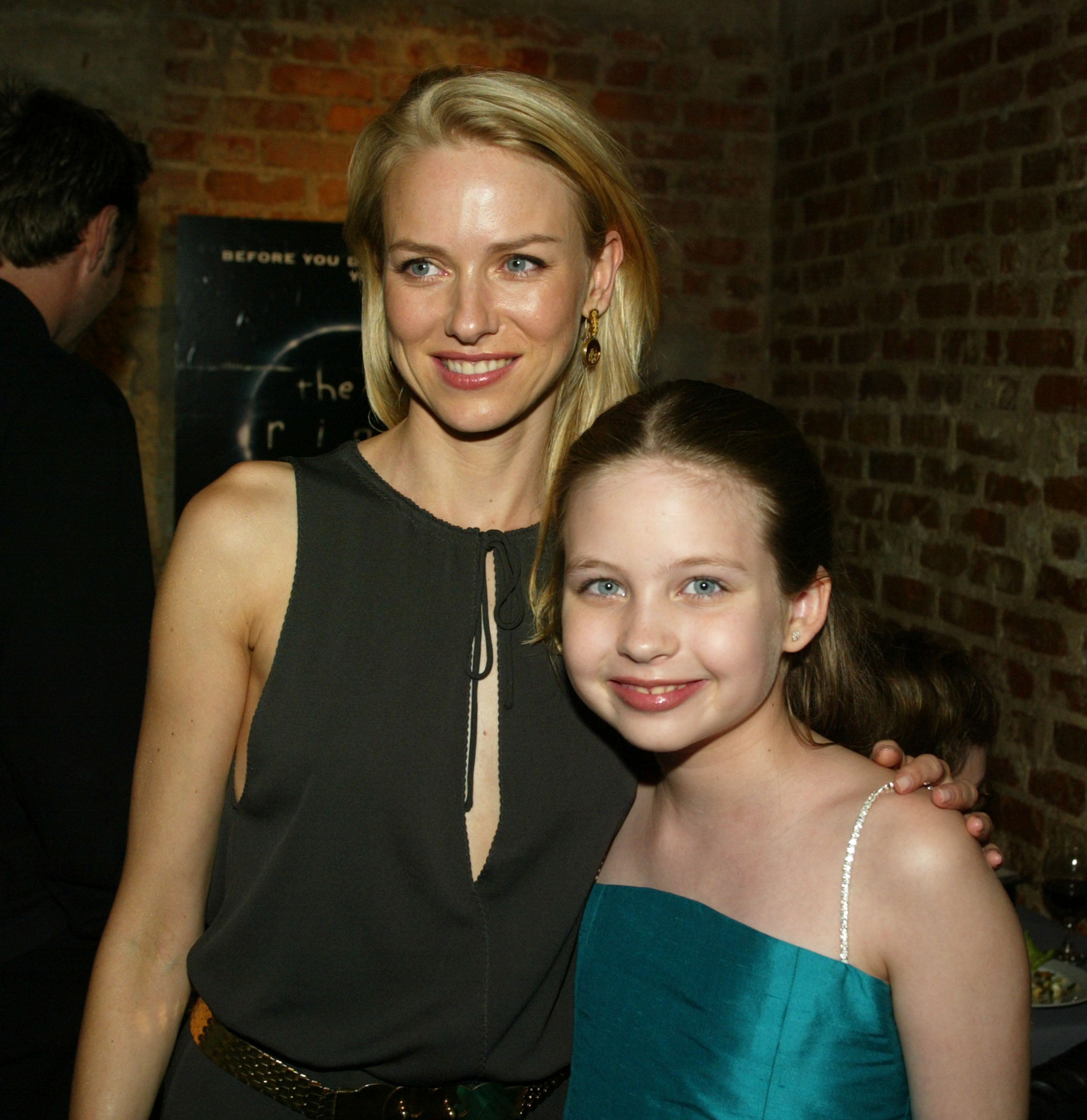 Chase, fotografiada aquí con Naomi Watts, ganó el premio MTV a la mejor villana por su interpretación de la malvada Samara Morgan en ‘El aro’