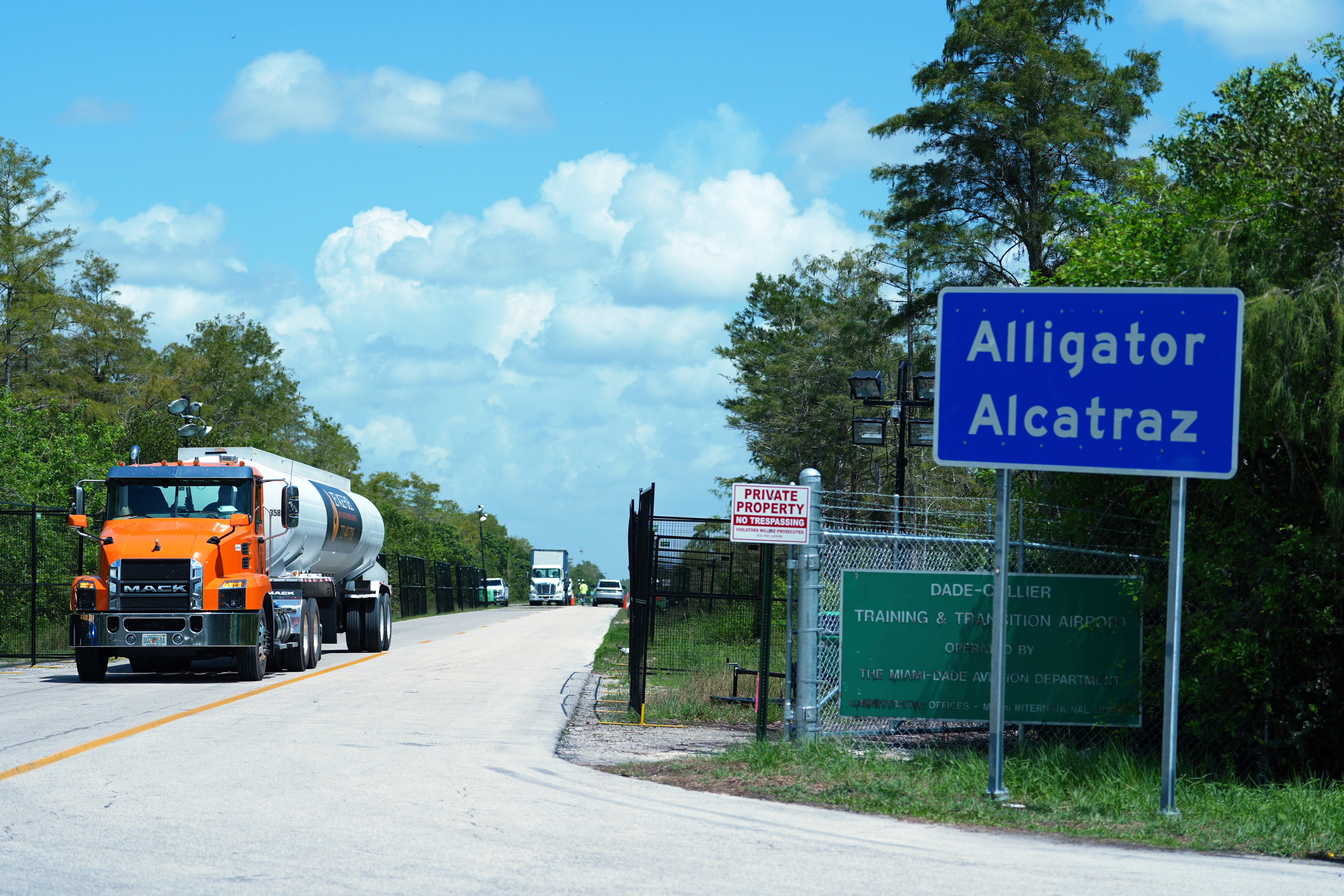 Autoridades trasladan a todos los detenidos de “Alcatraz de los caimanes” por temporada de huracanes