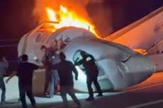 Investigadores indagan la causa del choque de jet en Texas en el que murió una persona