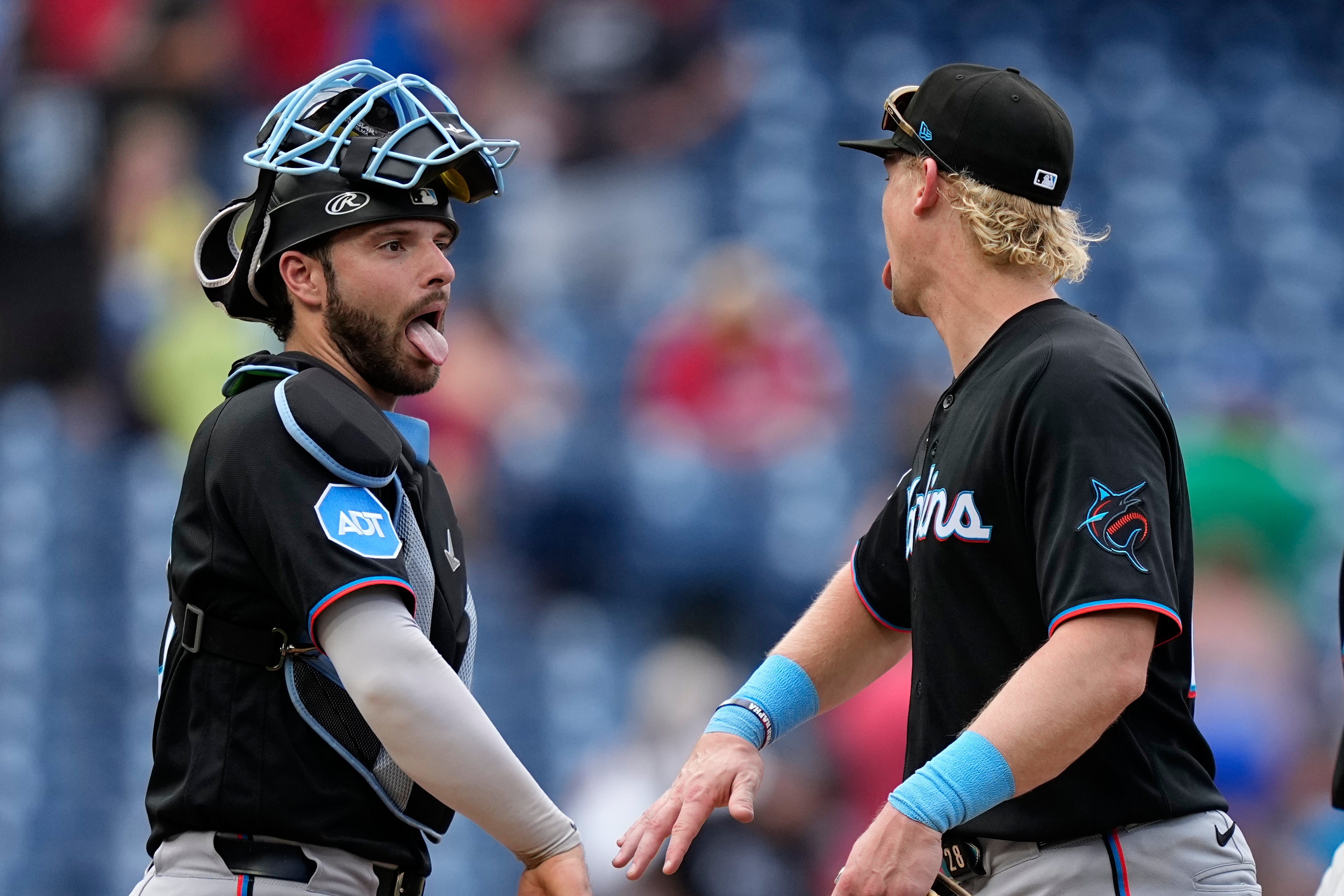 Stowers pega 2 jonrones e impulsa 5 carreras en triunfo 12-4 de Marlins ante Filis