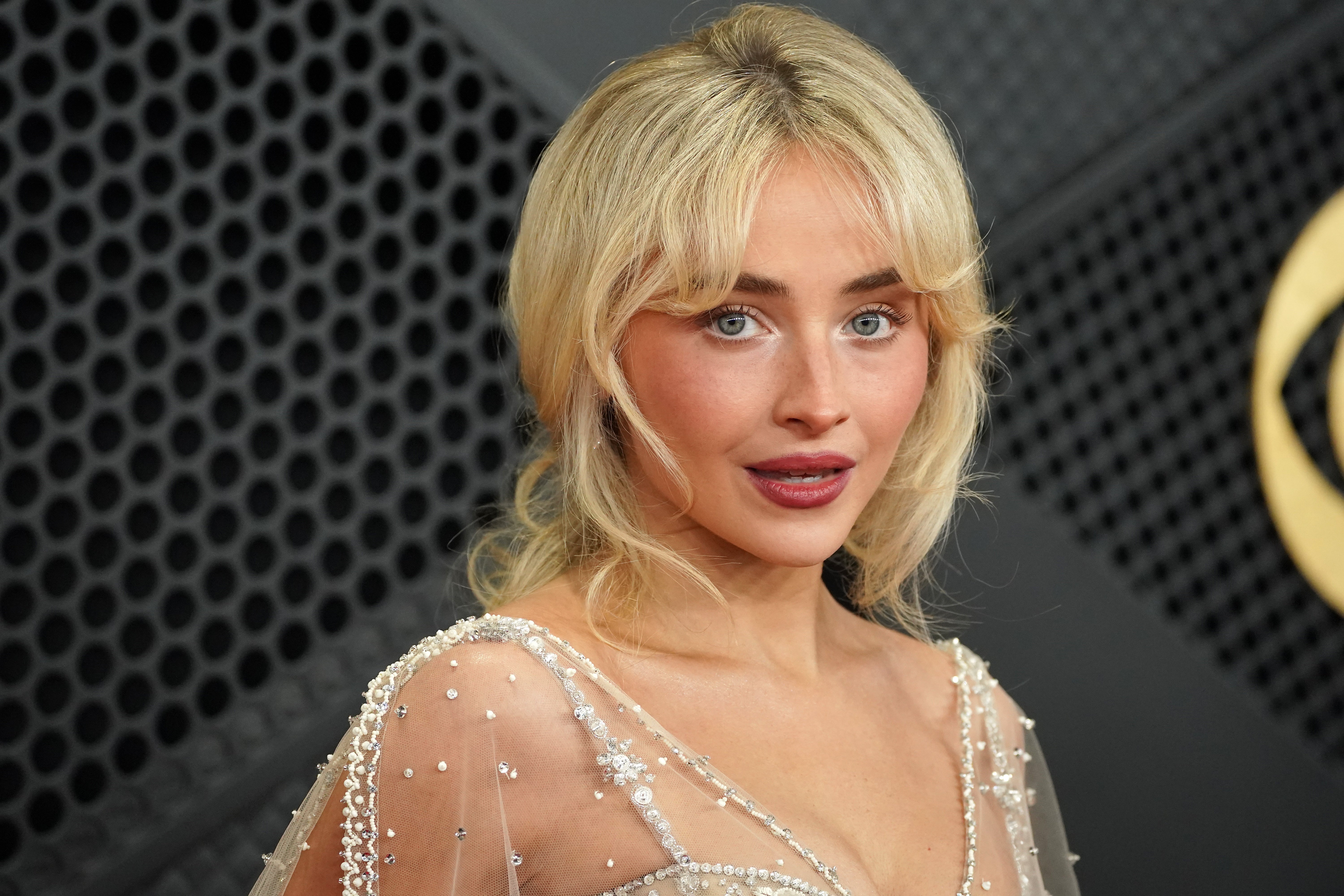 SABRINA CARPENTER-ACOSO