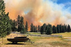 Incendio forestal en el este de Washington fuerza evacuaciones y destruye viviendas