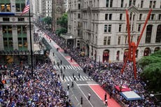 El desfile de los Knicks lleva a las calles de Nueva York a aficionados de todas las generaciones