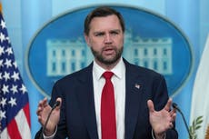Vance dice que EEUU ha permitido el paso de más de una docena de barcos hacia puertos iraníes