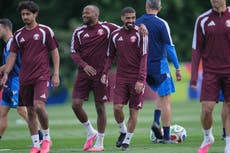Aficionados de Qatar reciben viaje financiado por el gobierno al Mundial para apoyar a su selección