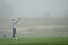 El US Open comienza lento y con niebla en Shinnecock Hills
