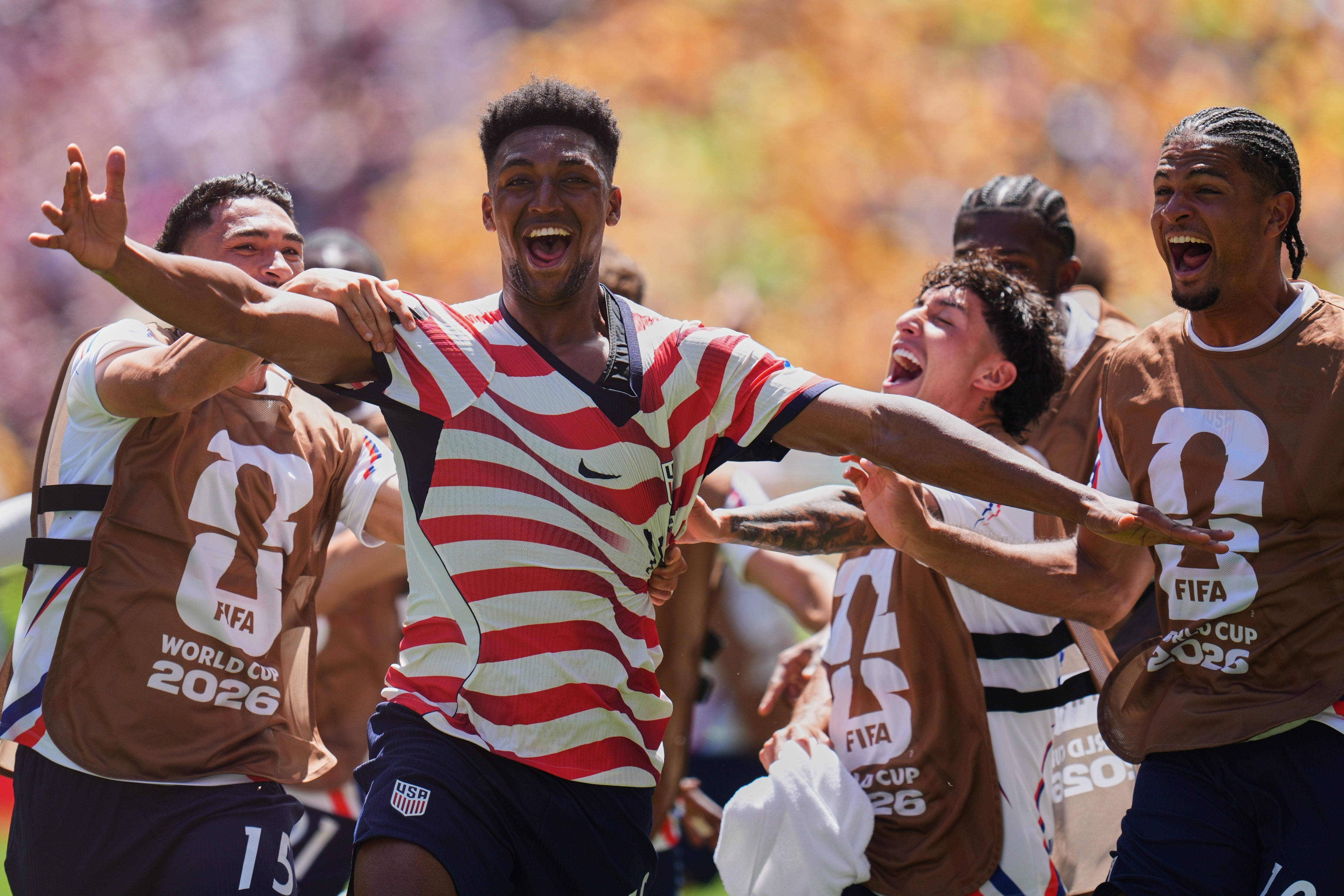 Sin Pulisic, EEUU somete 2-0 a Australia y visa boleto a los dieciseisavos de final del Mundial