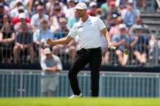 Un año después de destrozar un casillero, Wyndham Clark lidera otro US Open