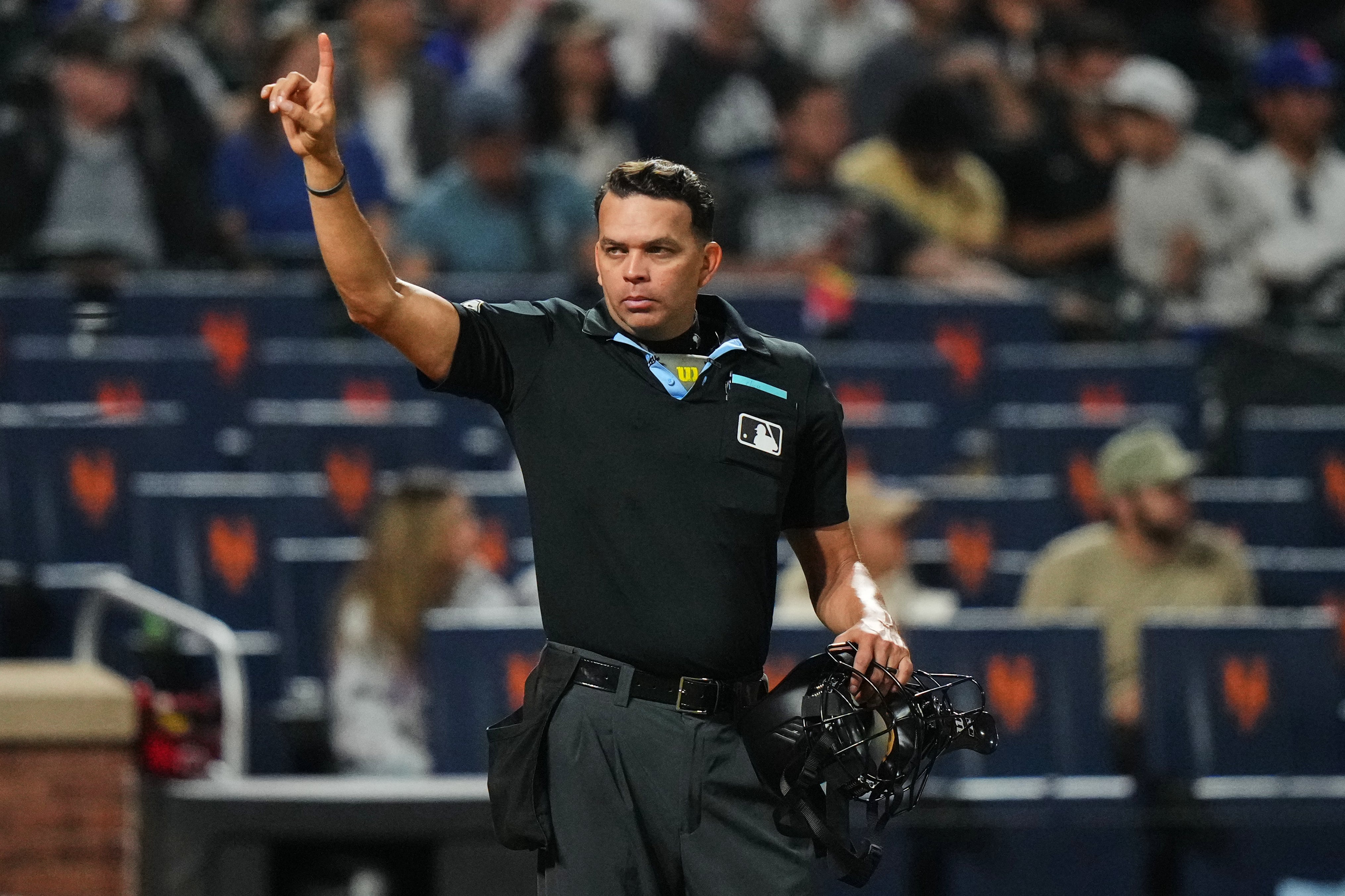 ROJOS METS UMPIRE