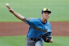 Misiorowski permite 2 carreras a Mauricio Dubón y Bravos vencen 3-2 a Cerveceros