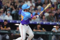 Doble de 2 carreras de Fulford en el 8vo impulsa a Rockies y Freeland llega a 1.000 K