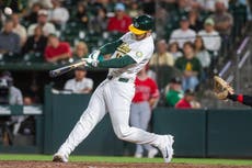 Jonrón de Heim ayuda a los A's a remontar y vencer 12-11 a Angelinos en la 10ma