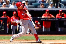 Sal Stewart iguala su récord con 6 impulsadas y los Rojos aplastan 10-2 a Yankees