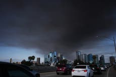 La alcaldesa de Los Ángeles declara emergencia por incendio en almacén