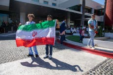 Bienvenidos al hotel de Irán en Tijuana durante el Mundial, donde aficionados animan al equipo