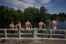 Francia restringe el alcohol y los deportes al aire libre por la ola de calor en Europa