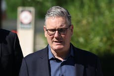 Keir Starmer dimite como primer ministro de Reino Unido, pero seguirá hasta tener sucesor
