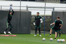 México analiza el regreso de Guillermo Ochoa y la titularidad de Santiago Giménez