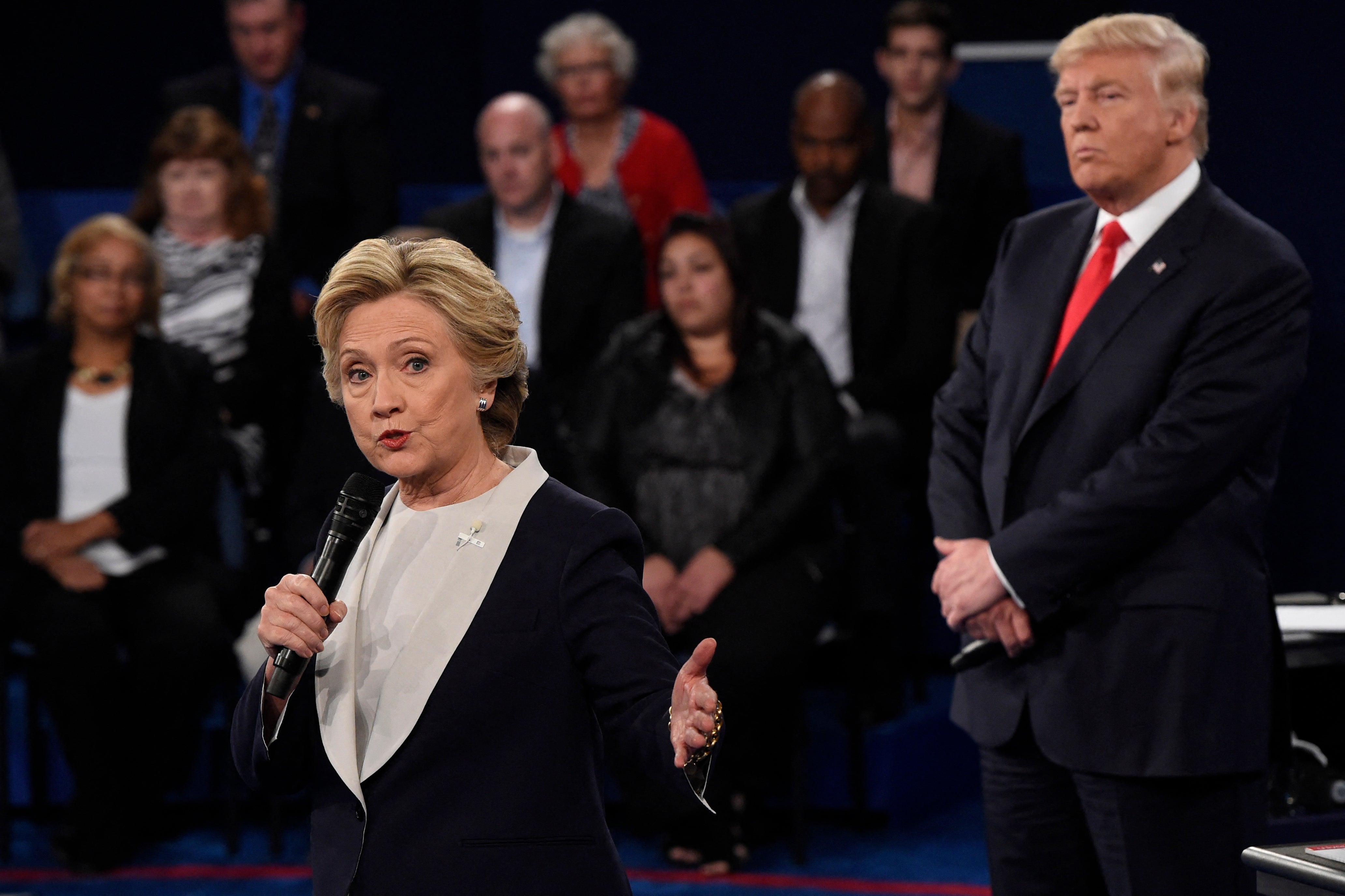 Unos cuantos demócratas han planteado la posibilidad de un juicio político contra Trump si ganan en noviembre, pero otros han moderado sus declaraciones al respecto